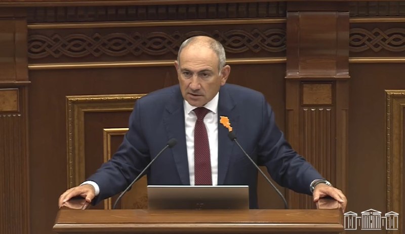 Пашинян объявил о завершении конфликта с Азербайджаном в парламенте