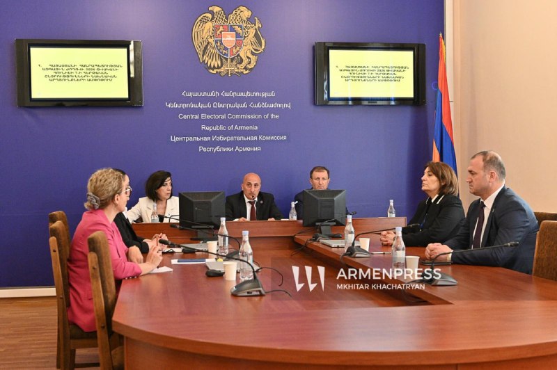 Глава ЦИК Армении призвал к пересчету голосов на всех участках: партии разделяют сотни голосов