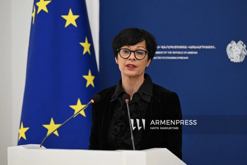 ЕК планирует открыть переговоры с Украиной по всем 33 главам к июлю