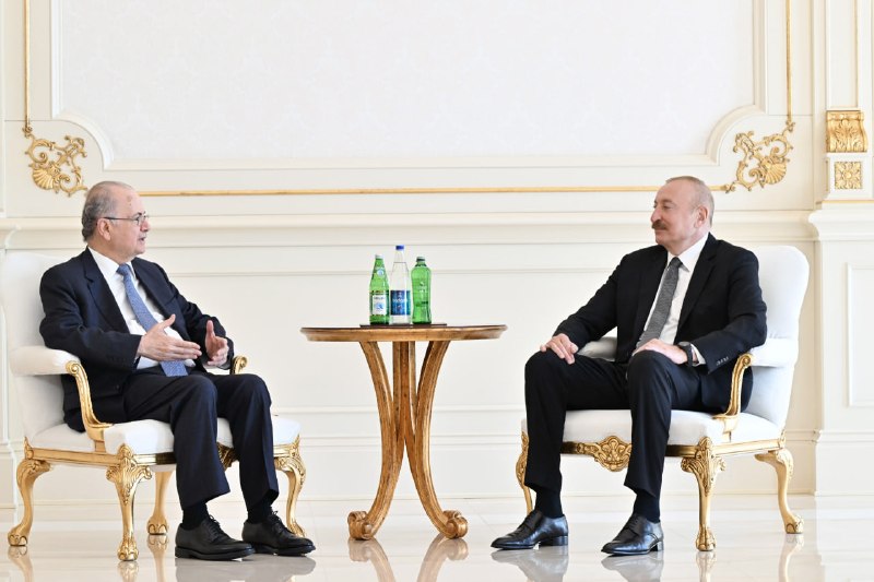 Президент Азербайджана Ильхам Алиев и премьер-министр Палестины Мухаммед Мустафа на встрече в Баку