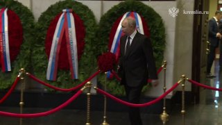 Владимир Путин простился с экс-министром обороны Сергеем Ивановым в Москве